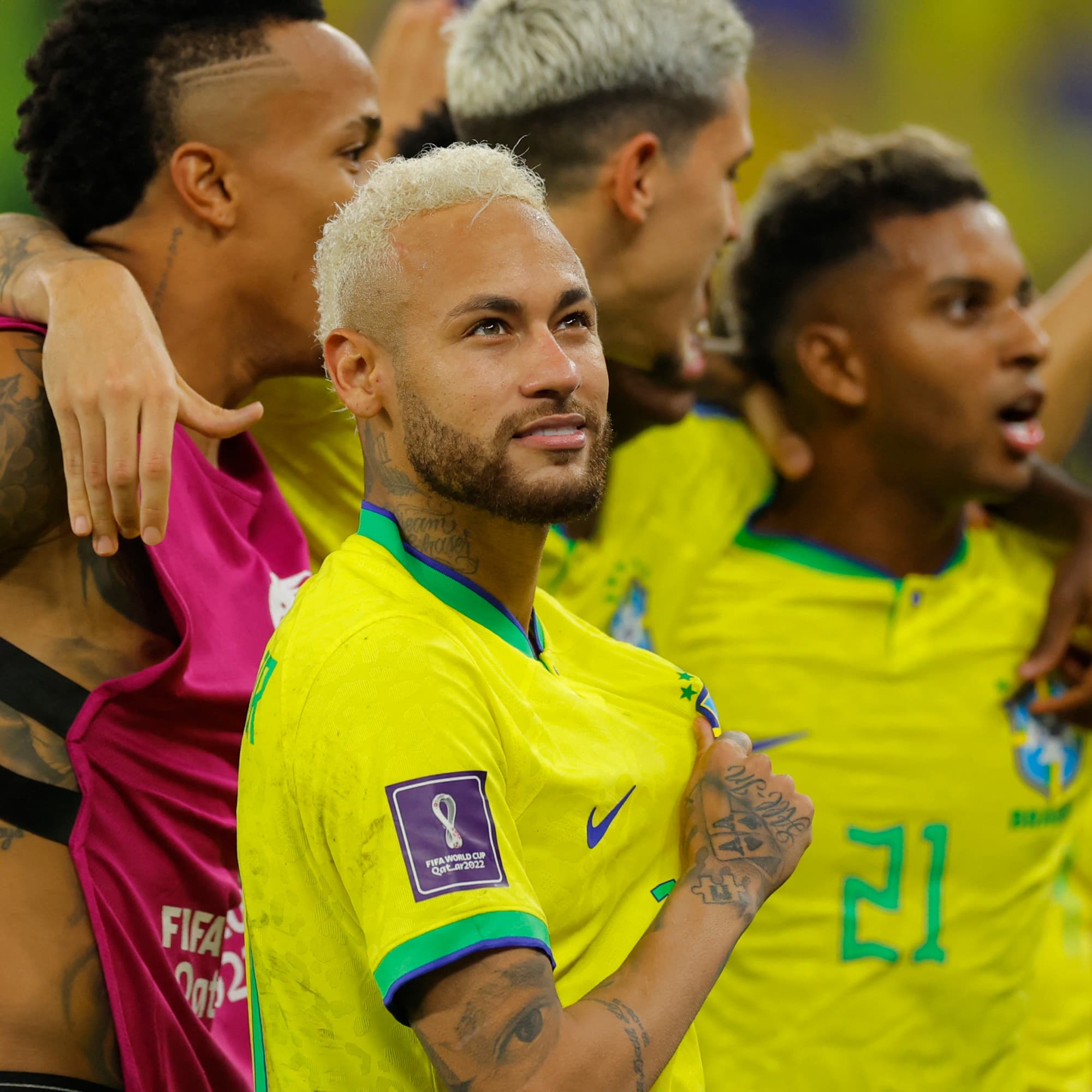 Neymar Jr portant le maillot domicile Brésil jaune Nike Seleção - Comparez les prix des maillots Brésil