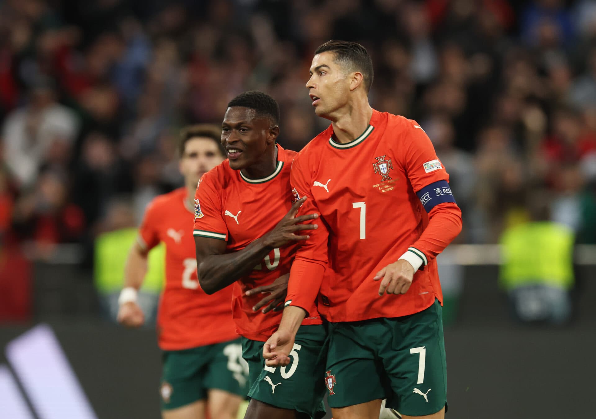 Joueurs Portugal en maillot domicile rouge Nations League - Comparez les prix des maillots Portugal